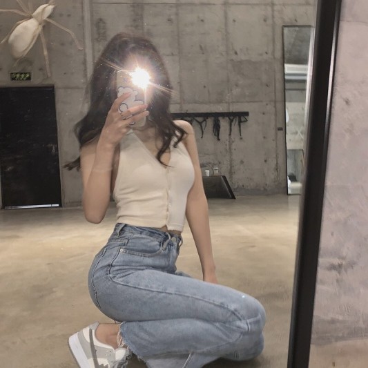 小心机露背挂脖上衣